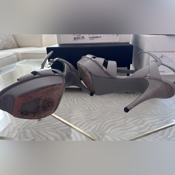 Excellent condition - worn once to dinner
Gorgeous and COMFORTABLE
Size 39 - Picture 5 of 6